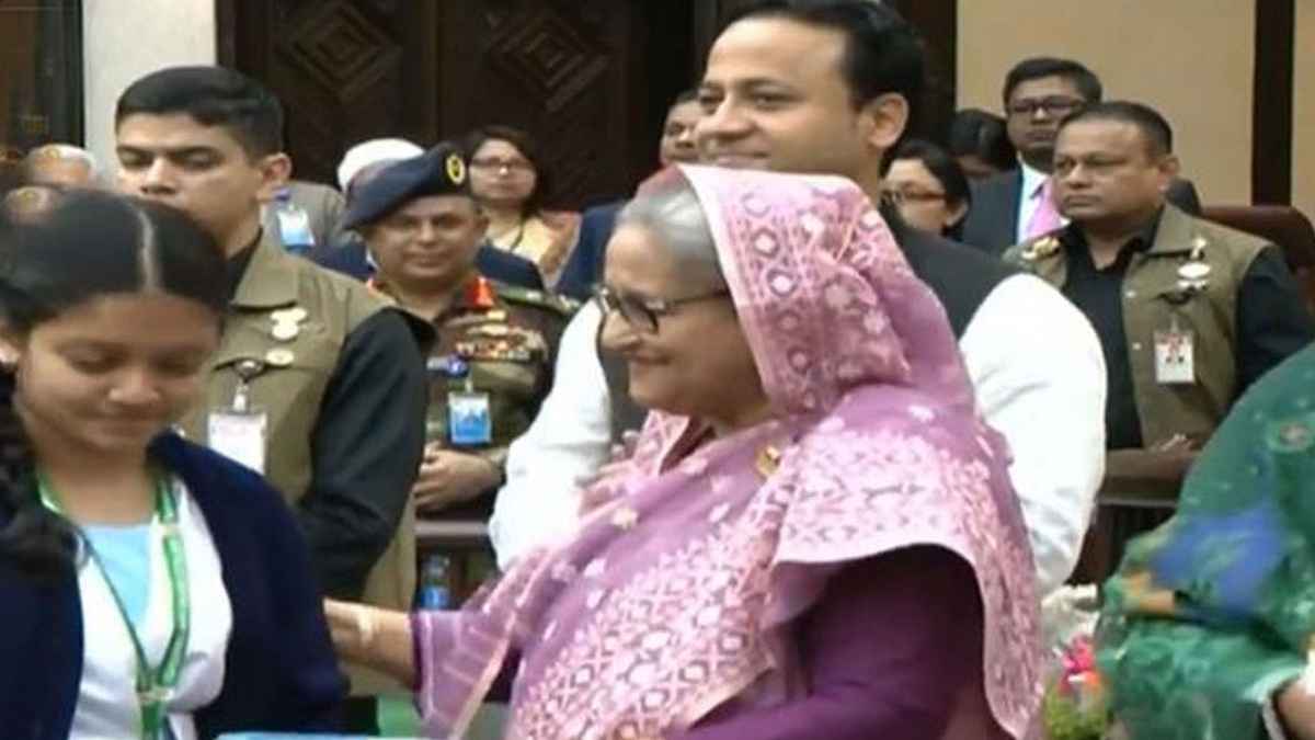 বিনামূল্যে পাঠ্যবই বিতরণ কার্যক্রম উদ্বোধন করলেন প্রধানমন্ত্রী