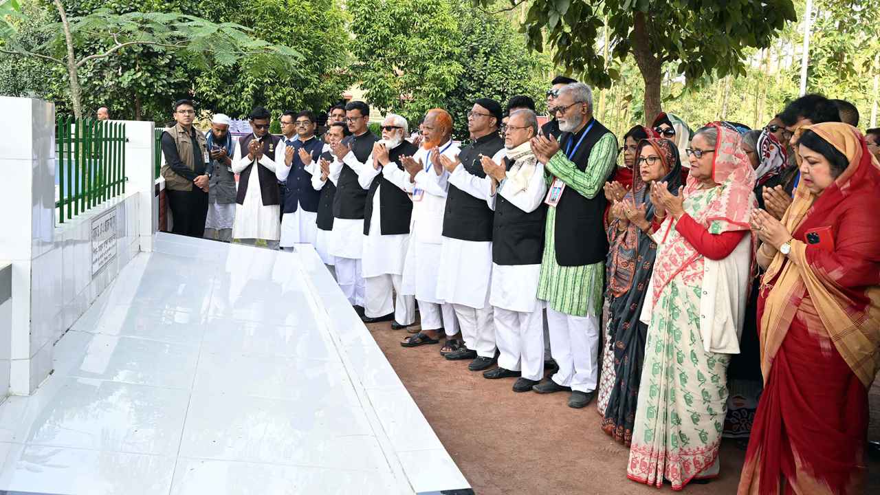 পীরগঞ্জের মিয়া পরিবারে আনন্দঘন একদিন