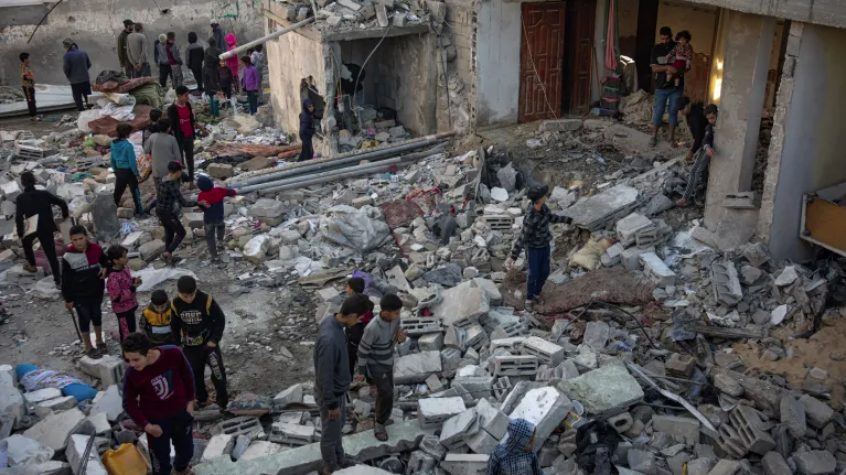 গাজায় ইসরায়েলি হামলায় নিহত ফিলিস্তিনির সংখ্যা বেড়ে ২১,৫০০