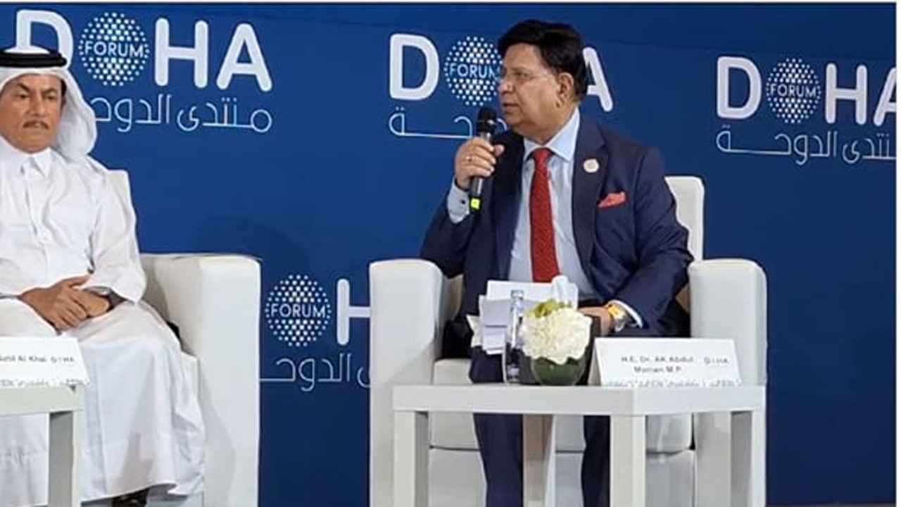 ভ্যাকসিনকে জনপণ্যে পরিণত করার আহ্বান মোমেনের