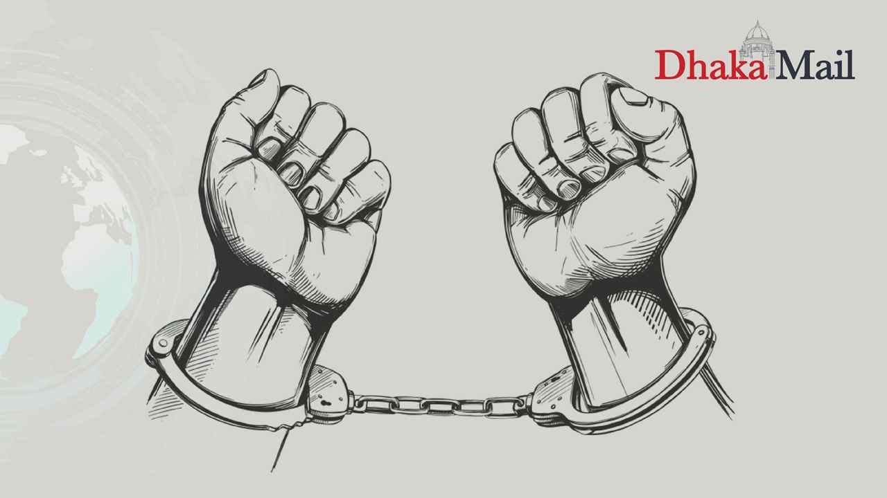 মোবাইল চুরি করে পালানোর সময় হাতেনাতে ধরা