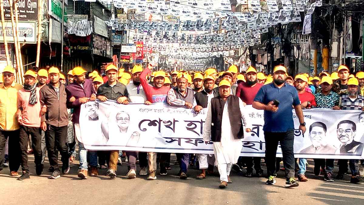 প্রধানমন্ত্রীর আগমন: ছুটির দিনে উৎসবের নগরী বরিশাল