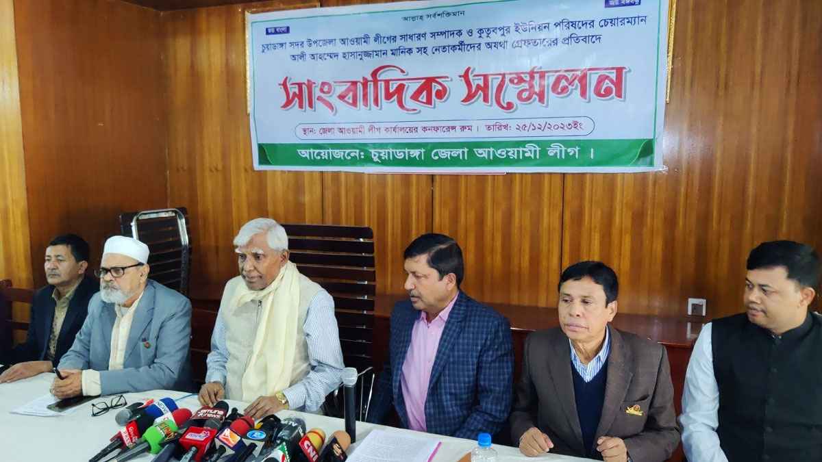 নেতাকর্মীদের গ্রেফতারের প্রতিবাদে নৌকার প্রার্থীর সংবাদ সম্মেলন