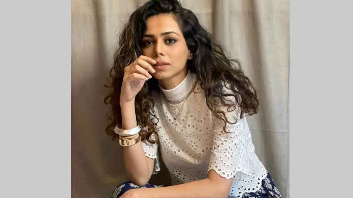 পরিবারের বিরুদ্ধে নির্যাতনের অভিযোগ নিয়ে থানায় ‘সিআইডি’ অভিনেত্রী