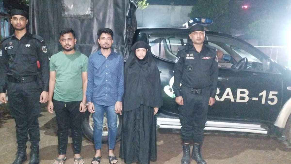 বাংলাদেশি পরিচয়পত্র বহনকারী ৩ রোহিঙ্গা আটক