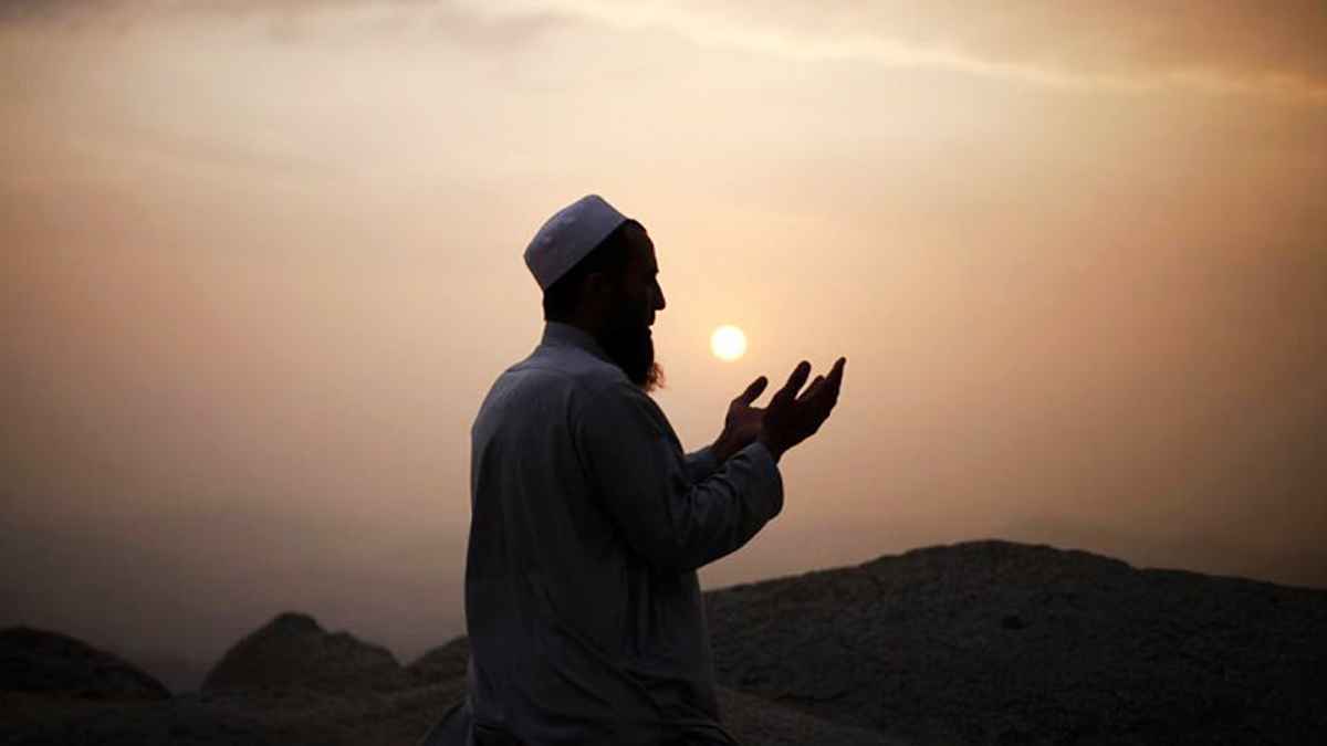 সব মুসলমানের জন্য যেভাবে দোয়া করবেন