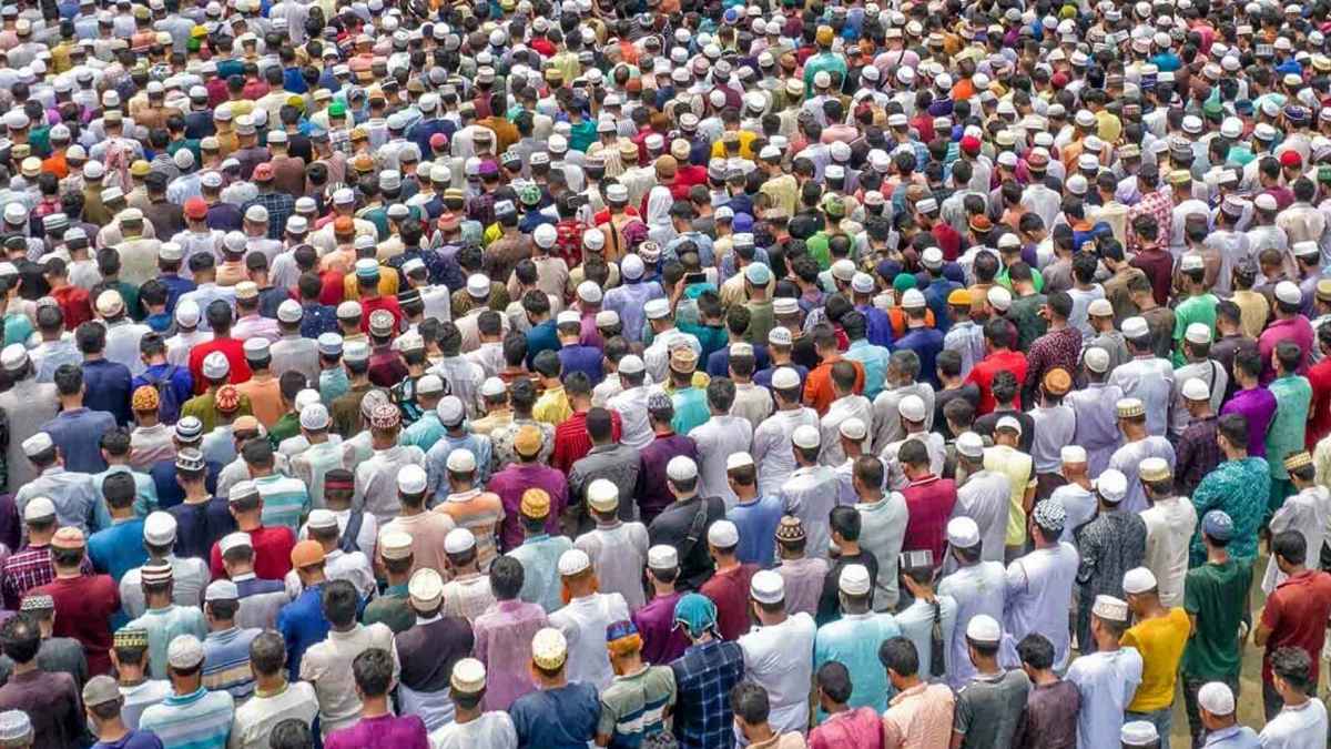 অপ্রাপ্তবয়স্ক ছেলে জানাজার ইমামতি করে ফেললে করণীয় কী