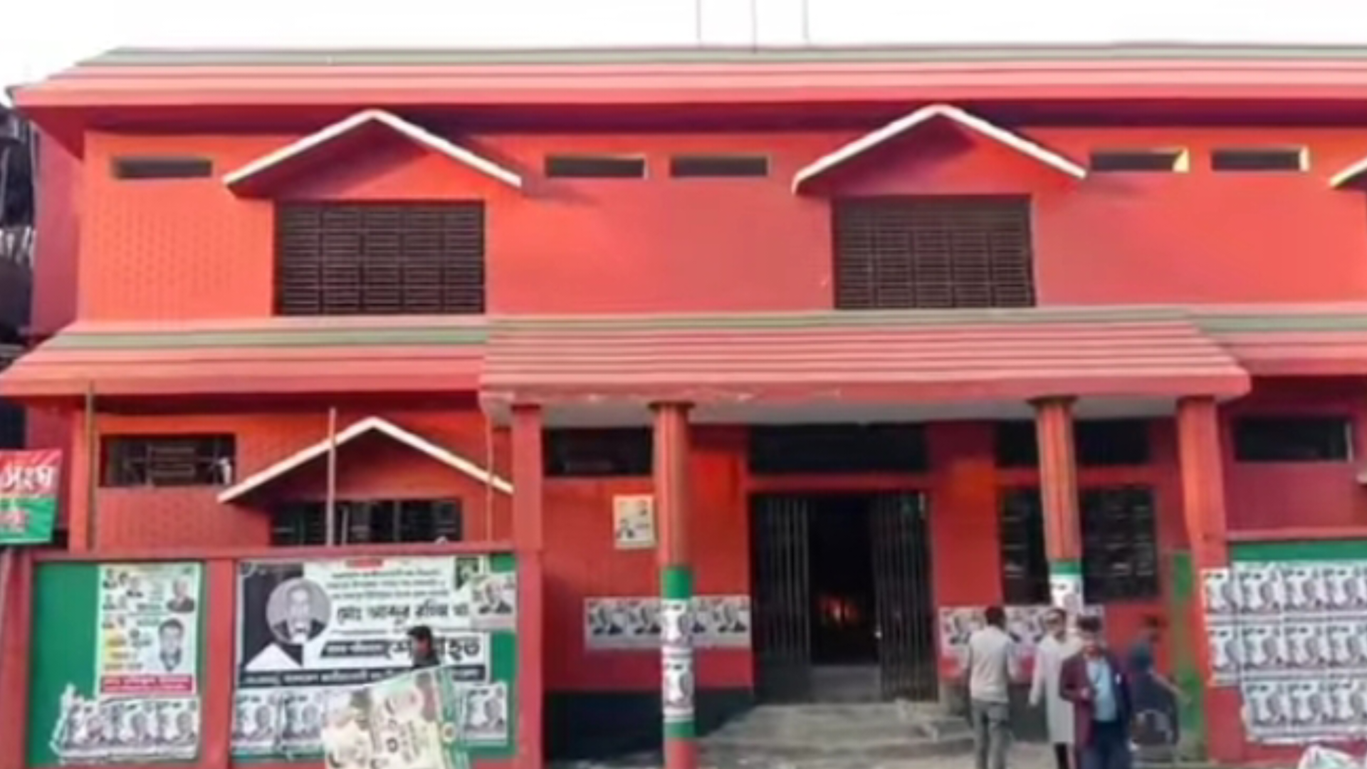 শাহজাহান ওমরের বাড়ি থেকে নামানো হলো বিএনপির সাইনবোর্ড ও ব্যানার