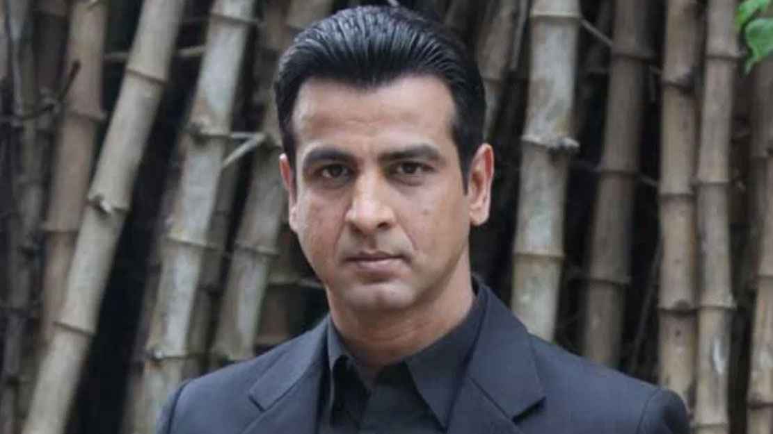 ২০ বছর পর ফের নিজের স্ত্রীকে বিয়ে করলেন অভিনেতা