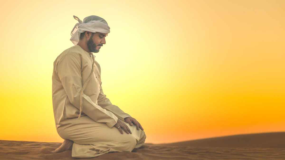 নামাজের প্রথম বৈঠকে ভুলে দরুদ পড়লে করণীয়