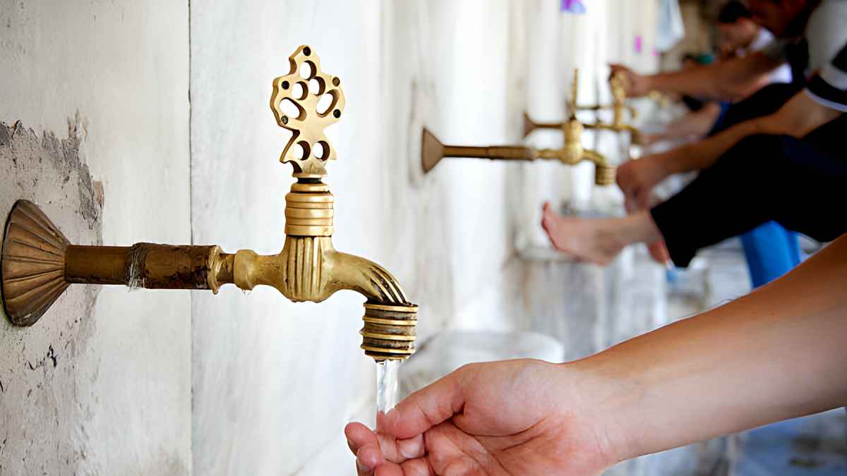 অজু করার সময় কথা বলা কি মাকরুহ?