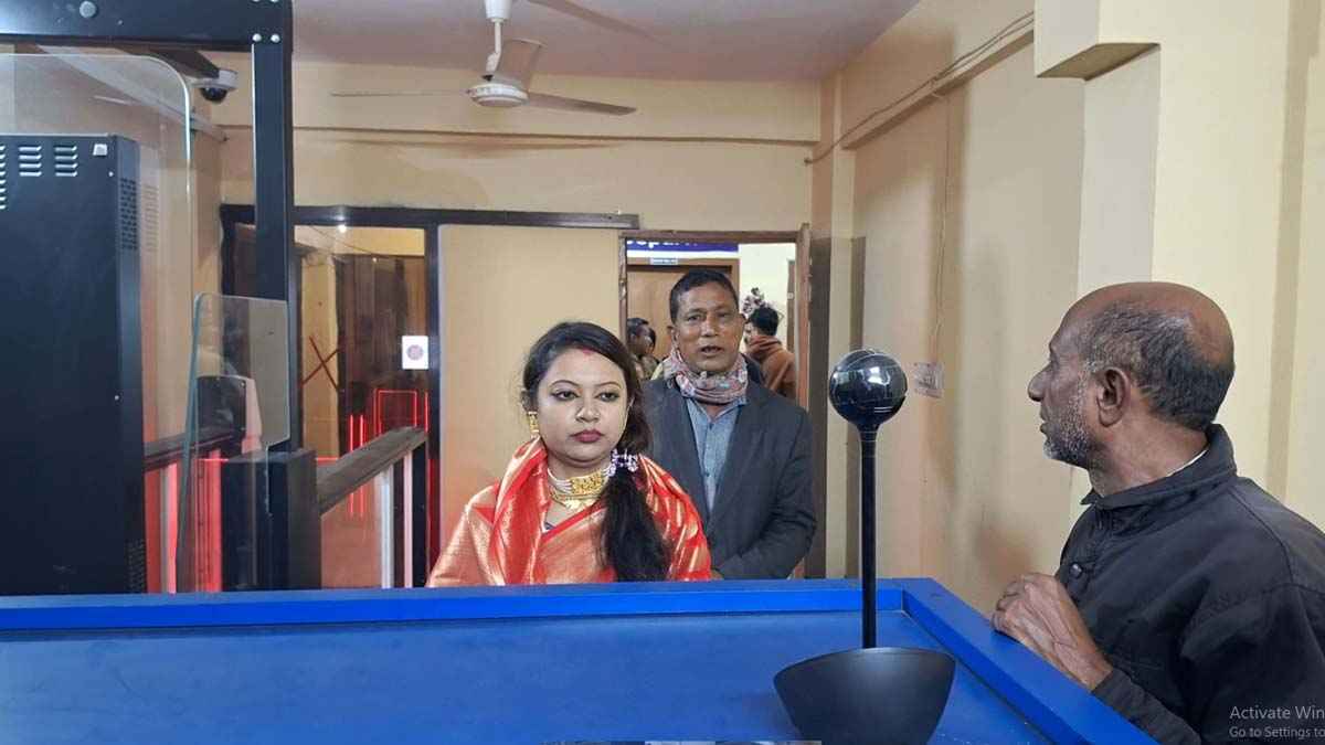 অবশেষে বাংলাদেশি স্বামীর ঘরে ফিরলেন সেই ভারতীয় তরুণী