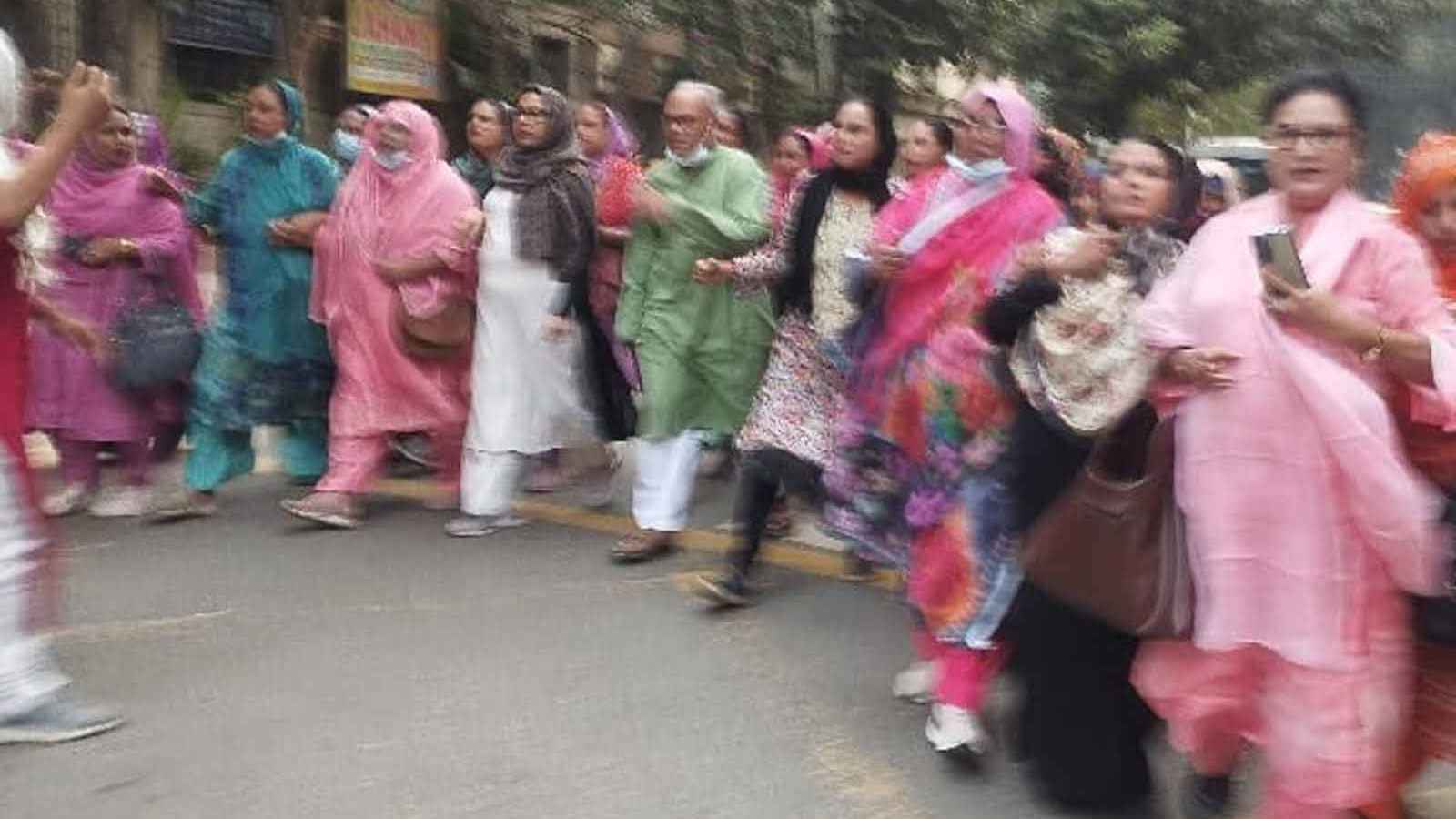 উত্তরায় রিজভীর নেতৃত্বে মহিলা দলের মিছিল