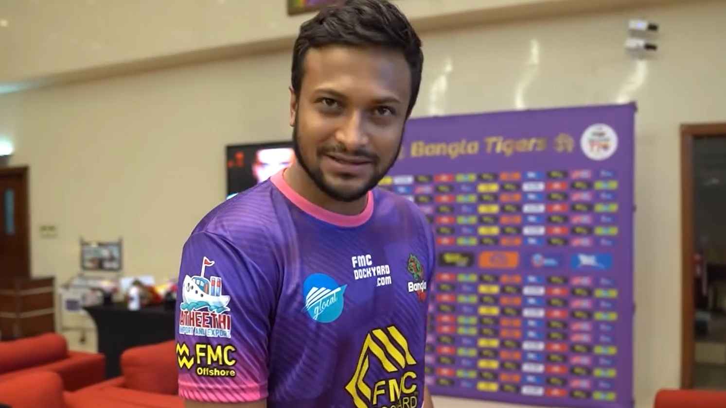 নির্বাচনী ব্যস্ততার মাঝে ফটোশুটে দুবাইয়ে সাকিব