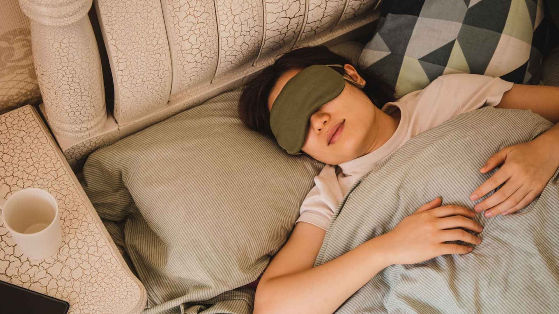 যে ফল খেলে ভালো ঘুম হয়