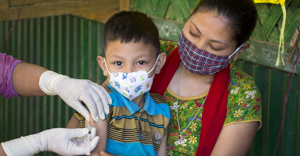 করোনার দ্বিতীয় ডোজ টিকা পেয়েছে ৯৭ লাখের অধিক শিশু