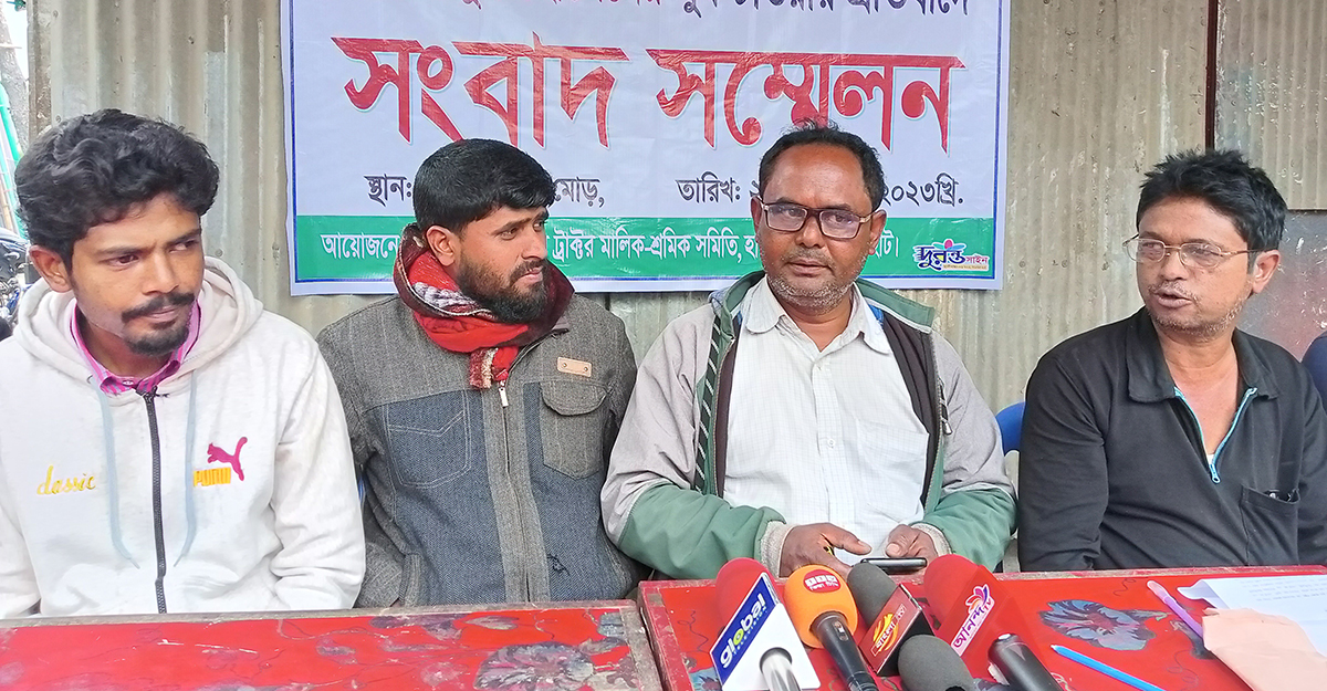 ঘুষ না দিলে মামলায় ফাঁসানোর হুমকি পুলিশ কর্মকর্তার