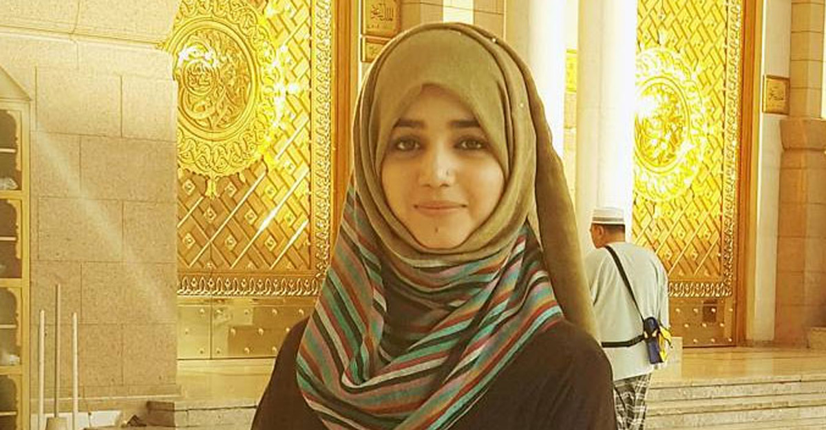 ধর্মের টানে অভিনয় ছাড়লেন পাকিস্তানি অভিনেত্রী