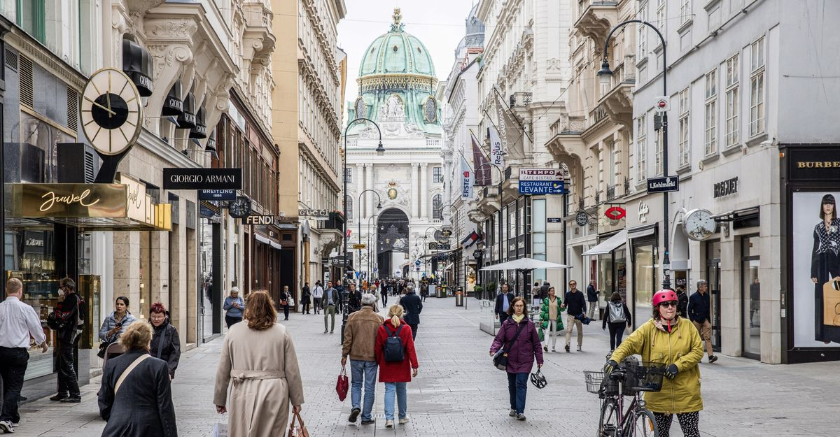 অস্ট্রিয়ায় হোটেলে কাজের সুযোগ পাচ্ছেন শরণার্থীরা