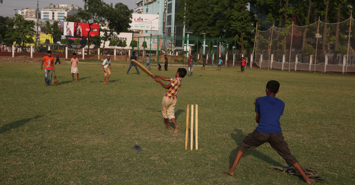 ঢাকায় খেলার মাঠ দরকার ২৪০০, আছে ২৩৫টি