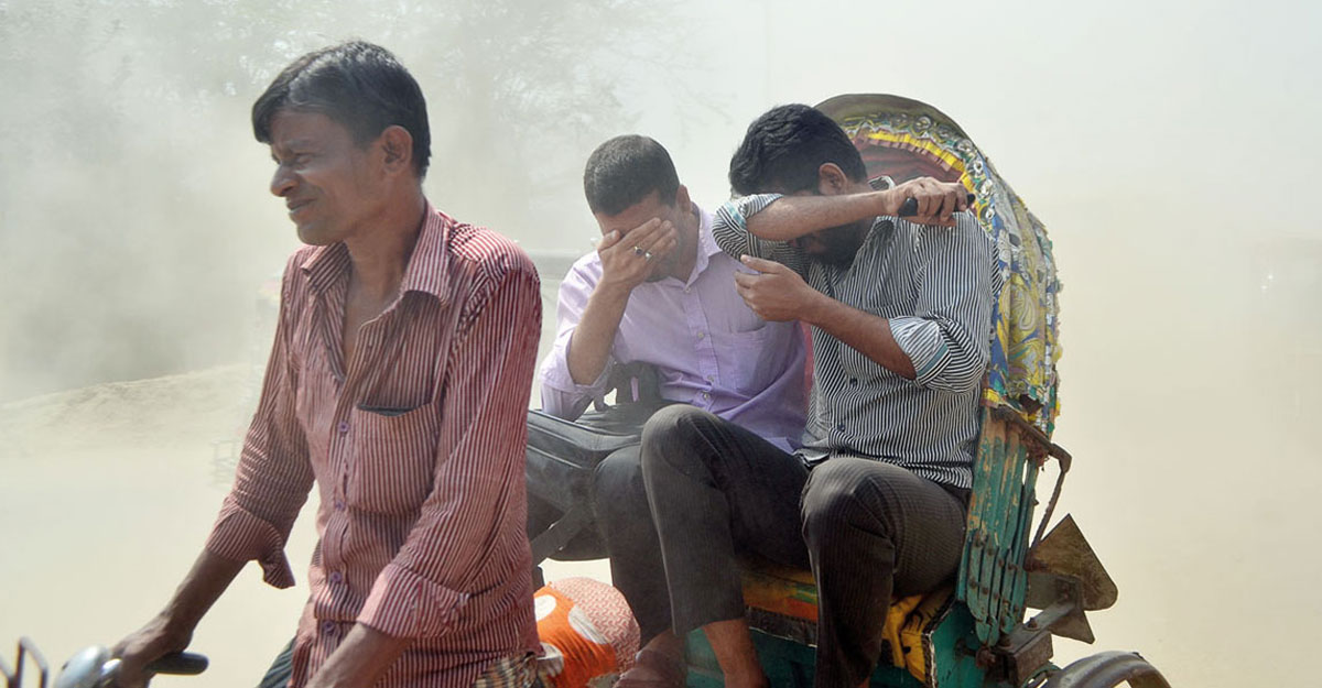 ধুলার রাজ্যে অসহায় রাজধানীবাসী