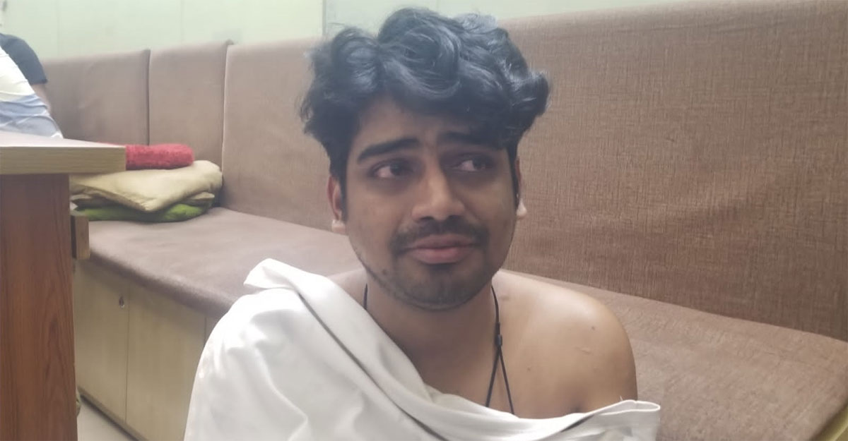 কলেজছাত্রকে আটকে নকল হিজড়ার কাণ্ড!