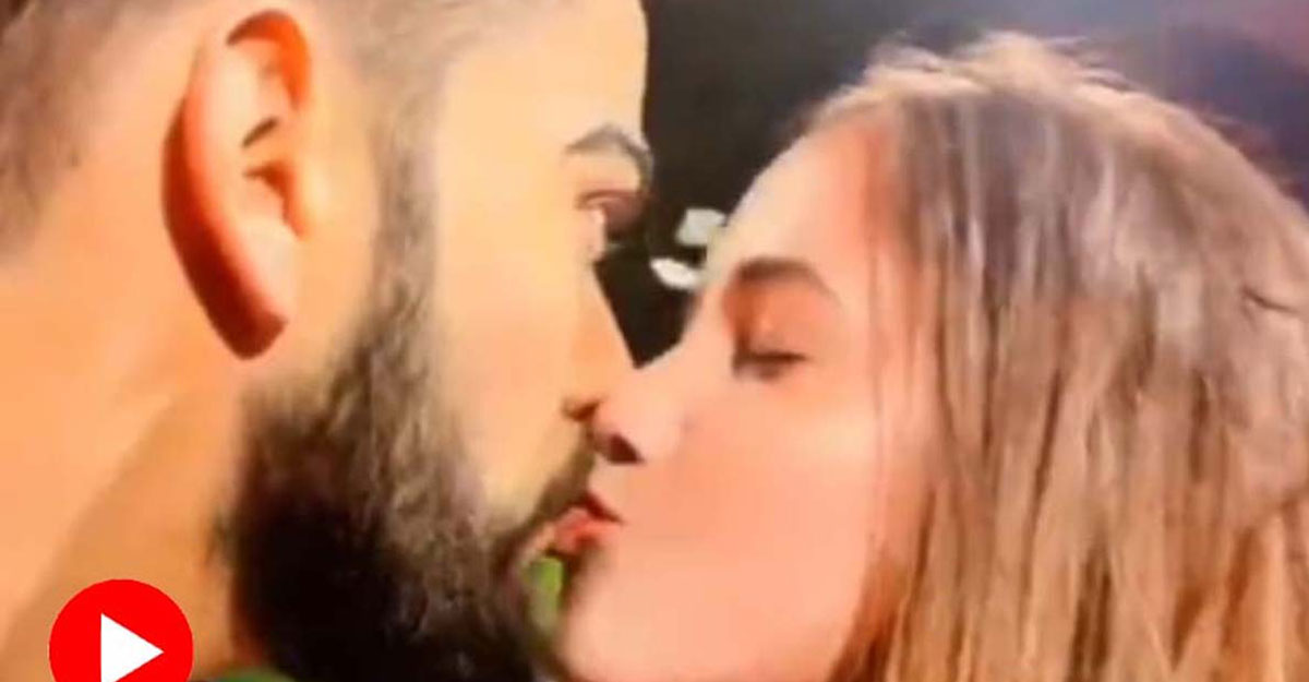 কোহলিকে প্রকাশ্যে চুমু তরুণীর, তোলপাড় নেট দুনিয়ায় (ভিডিও) 