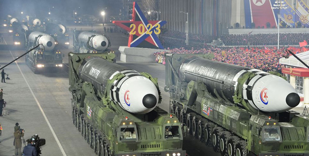 উত্তর কোরিয়ার পারমাণবিক ক্ষেপণাস্ত্রের বহর দেখল বিশ্ব