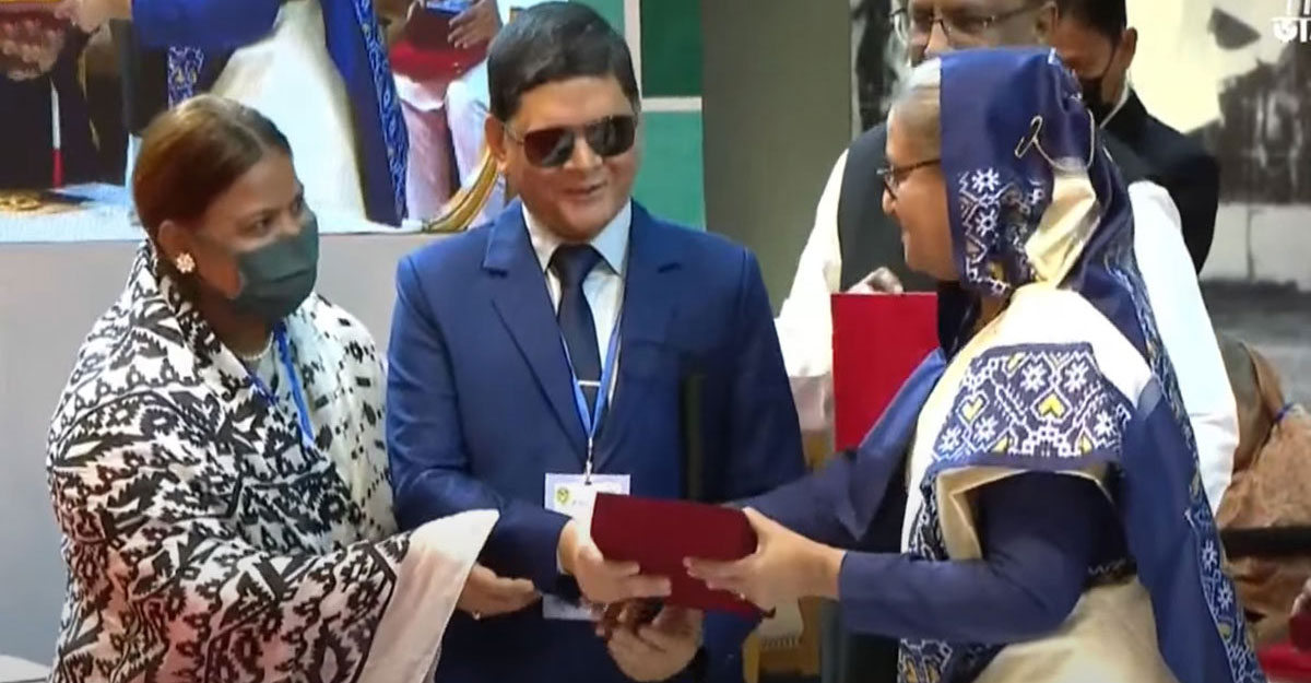 ‘একুশে পদক ২০২৩’ তুলে দিলেন প্রধানমন্ত্রী