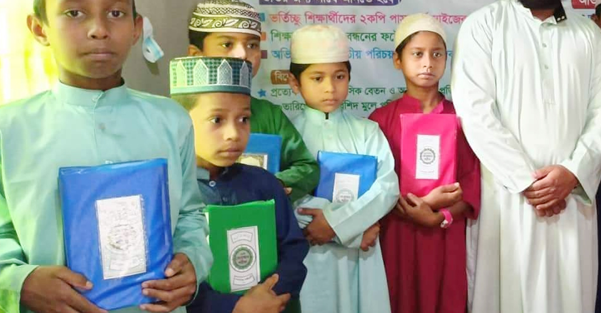 কোরআন বিতরণসহ ১১ আমলের সওয়াব মৃত্যুর পরও জারি থাকে