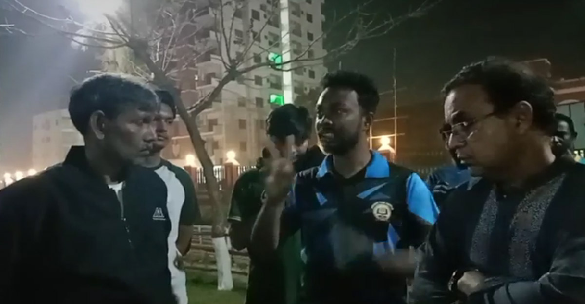 হোস্টেল পরিদর্শনে গিয়ে ছাত্রলীগের তোপের মুখে অধ্যক্ষ!