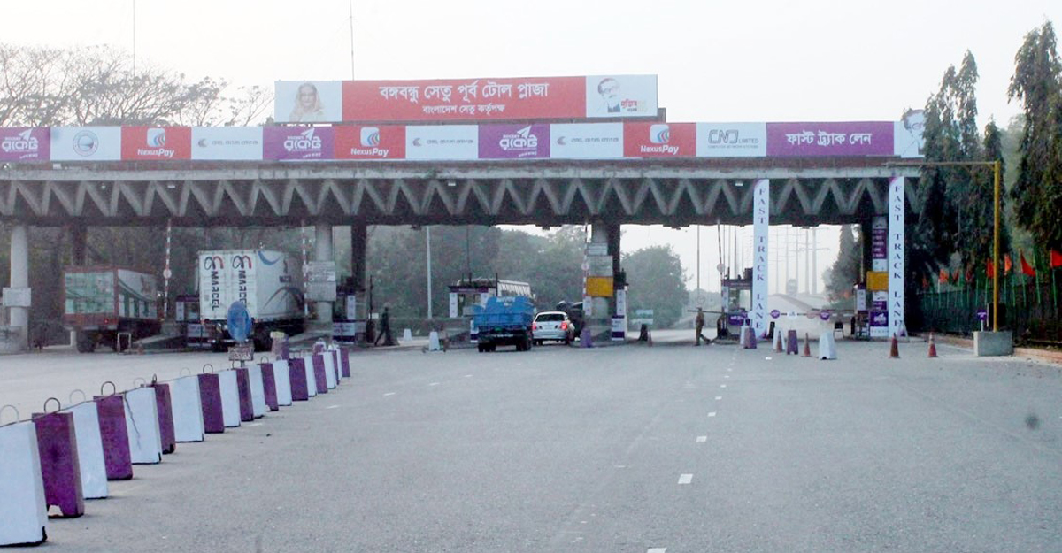 টোলপ্লাজায় পড়েছিল যুবকের নিথর দেহ