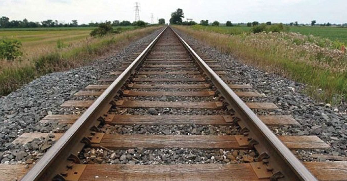 গাজীপুরে ট্রেনের নিচে কাটা পড়ে নারীর মৃত্যু