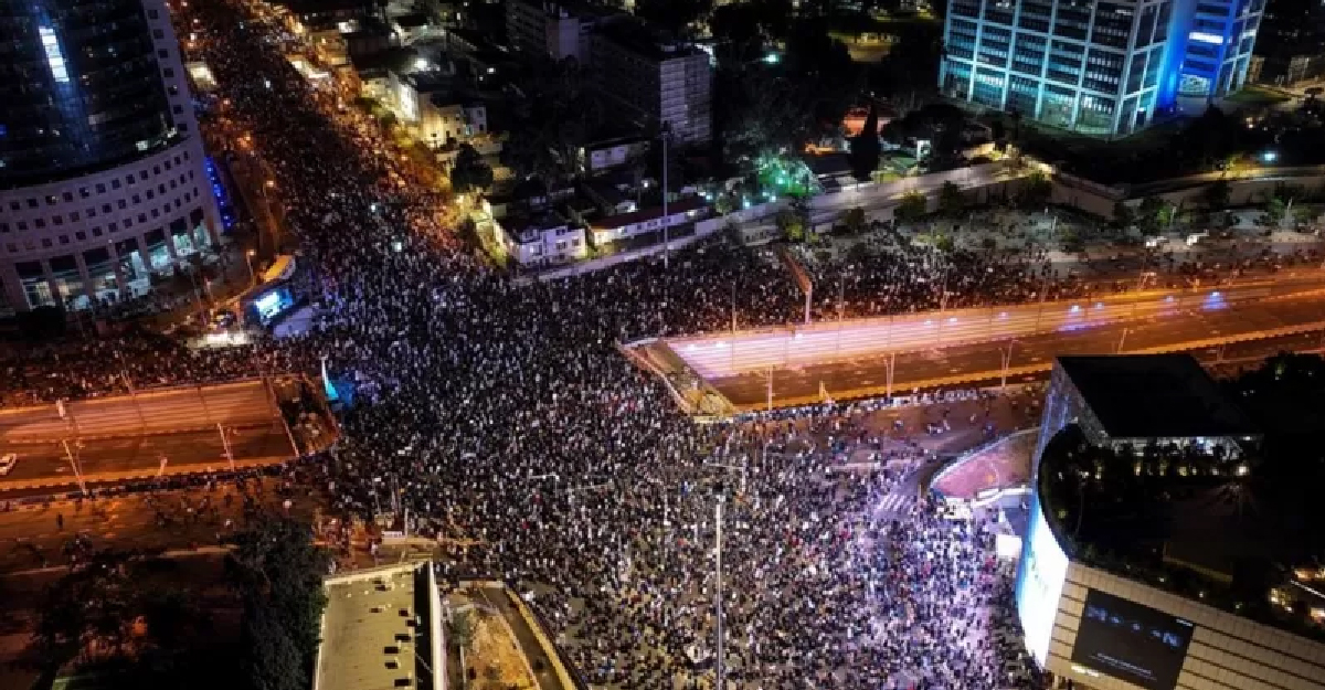 যেসব কারণে নেতানিয়াহুর বিরুদ্ধে বিক্ষোভে লাখো ইসরায়েলি
