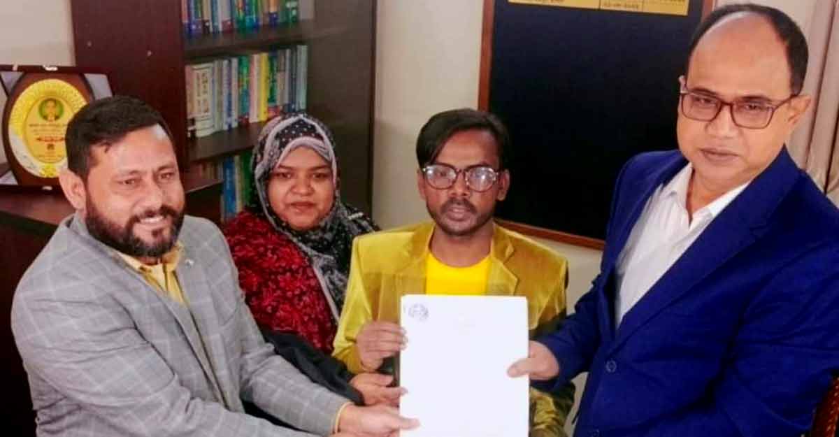 বগুড়ার দুটি আসন থেকে লড়তে চান হিরো আলম