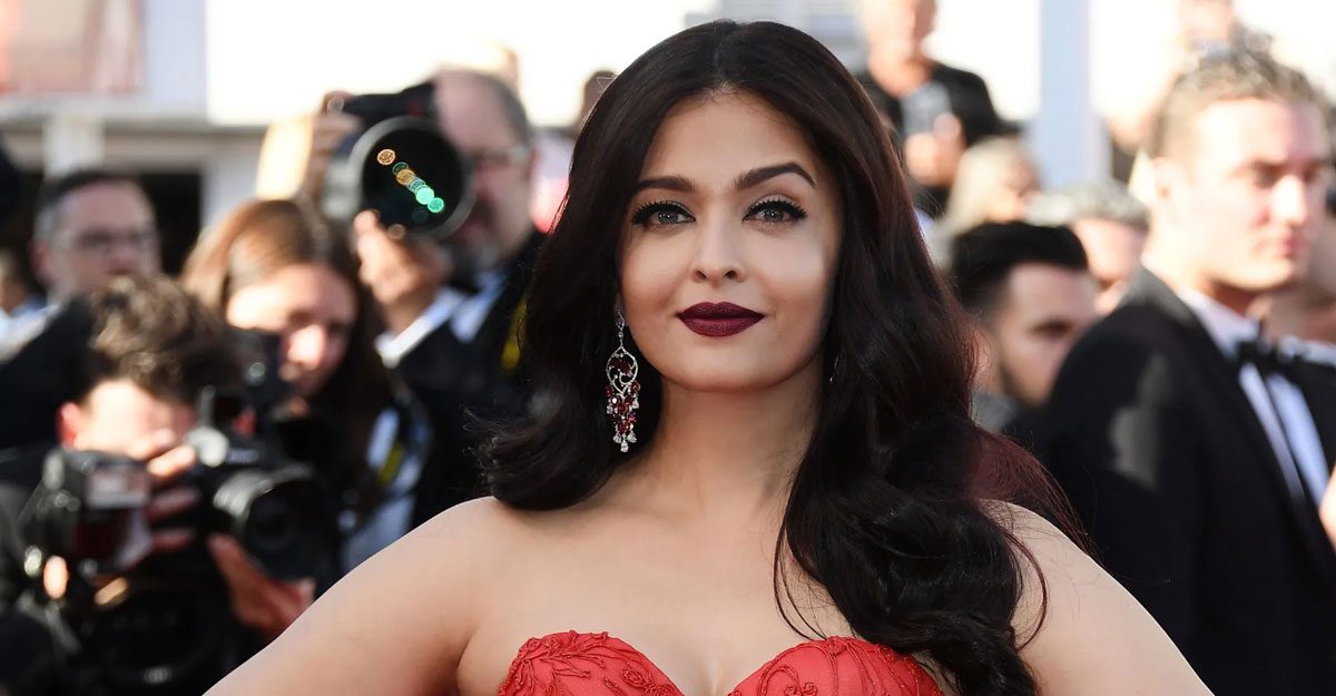 ঐশ্বরিয়ার বিরুদ্ধে কর ফাঁকির অভিযোগ