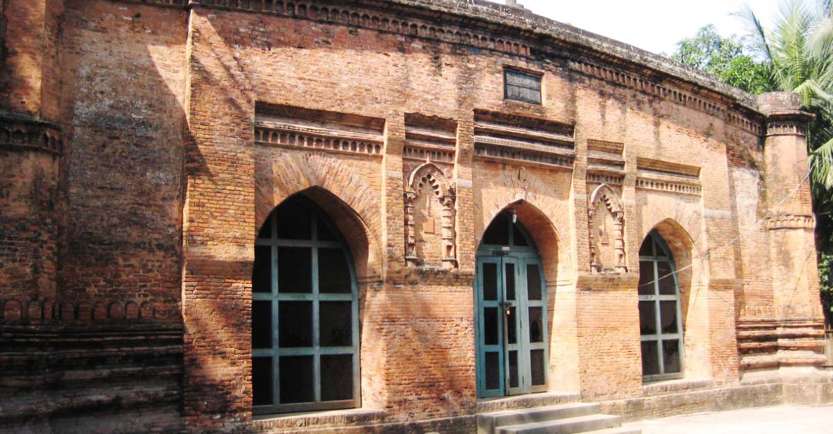বেহাল দশায় ঐতিহ্যবাহী বাবা আদম মসজিদ