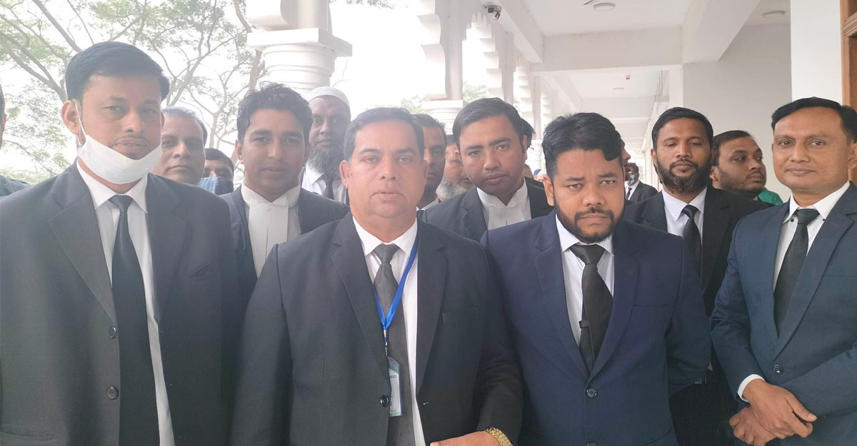 বিচারকের বিরুদ্ধে স্লোগানের ব্যাখ্যা দিতে হাইকোর্টে ২১ আইনজীবী 