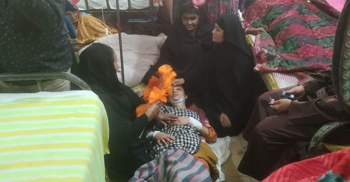 কিশোরীর ঘরে ঢুকে গলা, হাত-পায়ের রগ কাটলো দুর্বৃত্তরা