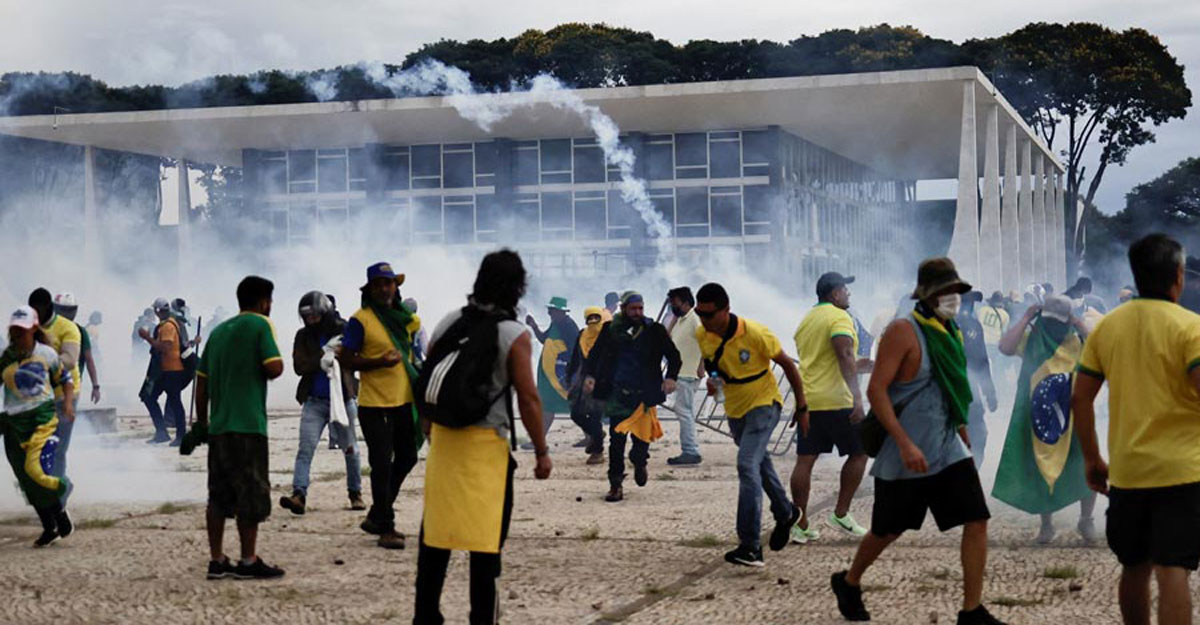 আমেরিকার ক্যাপিটলের সেই তাণ্ডবের স্মৃতি ফিরল ব্রাজিলে