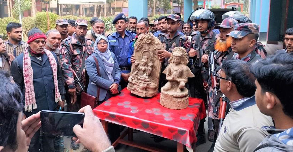 দুই কোটি টাকা মূল্যের দুটি কষ্টি পাথরের মূর্তি উদ্ধার