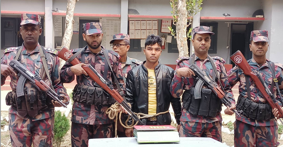 জুতার ভেতরে মিলল ১ কেজি স্বর্ণের বার