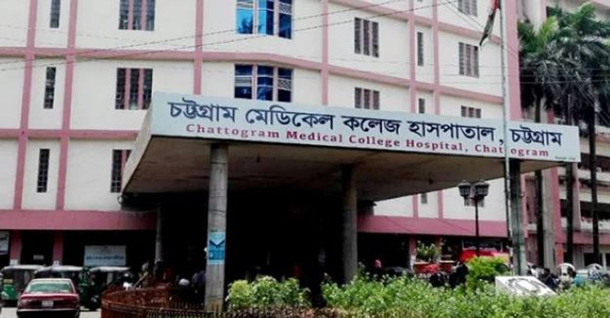 মায়ের কোলে উঠতে গিয়ে গরম তেলে পড়ে শিশুর মৃত্যু