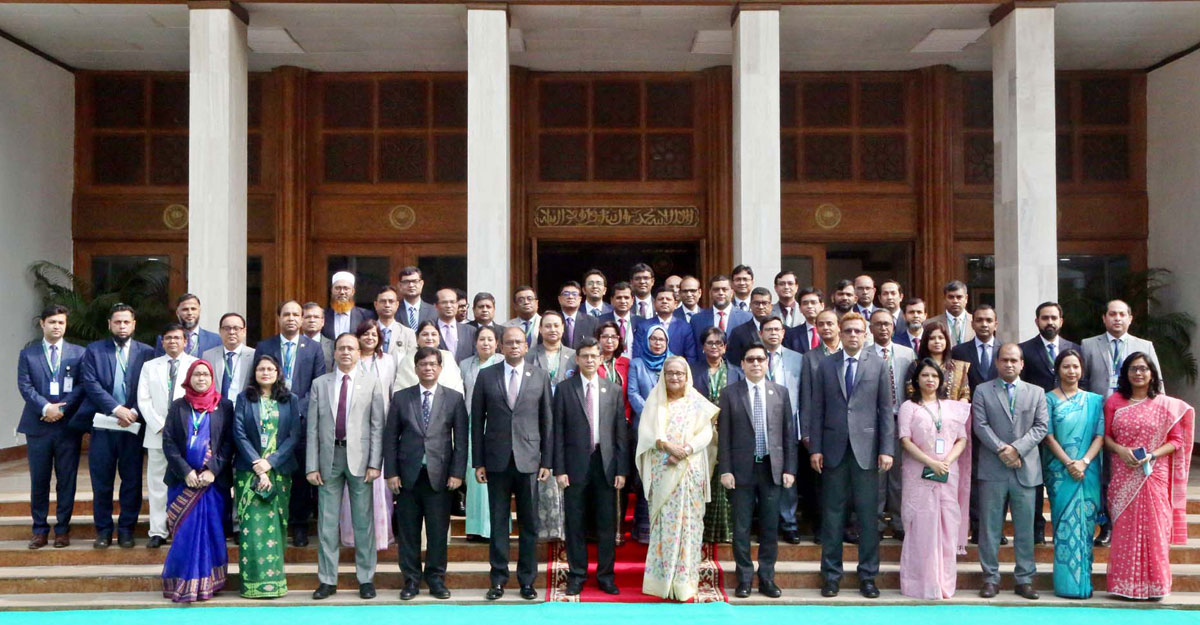 ডিসিদের প্রতি প্রধানমন্ত্রীর ২৫ নির্দেশনায় কী আছে