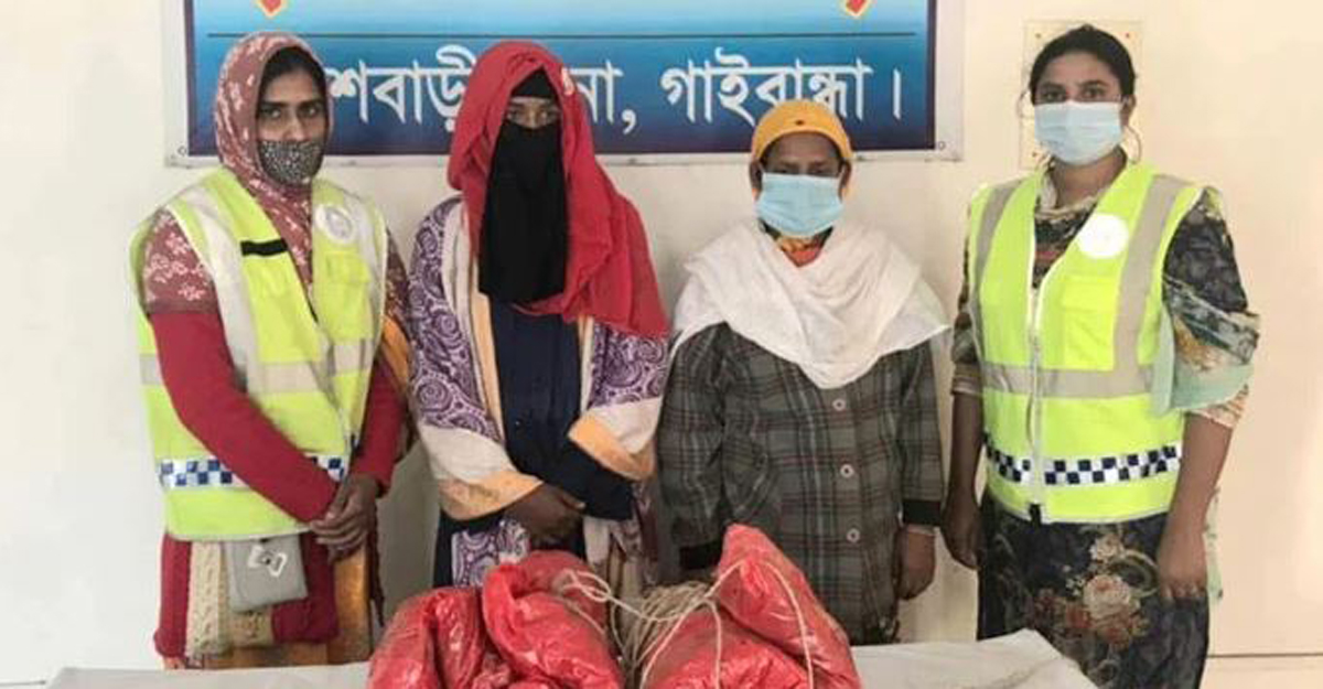 পলাশবাড়ীতে গাঁজাসহ মা-মেয়ে গ্রেফতার