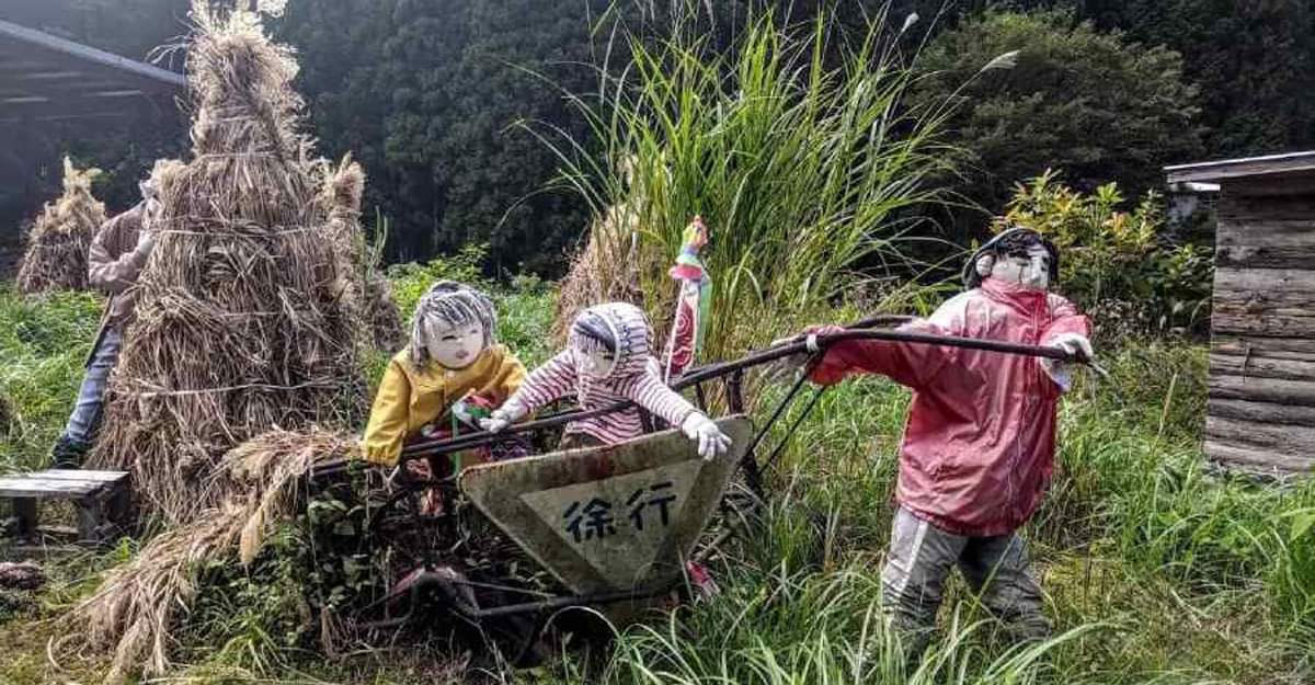 জাপানের যে গ্রামে মানুষ নয়, আছে শুধুই ‘জ্যান্ত’ পুতুল!