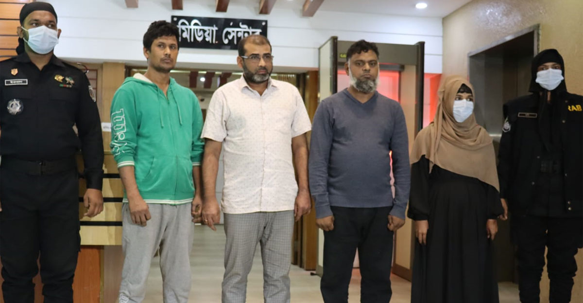 ডিস ব্যবসার আড়ালে ১৫ বছর ধরে অপরাধের অভয়ারণ্য