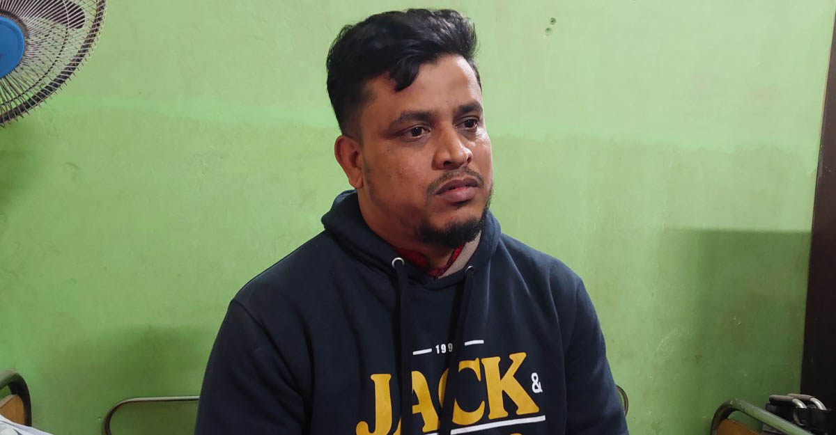 রোগীর স্বজনদের মারতে গেলেন চিকিৎসক!