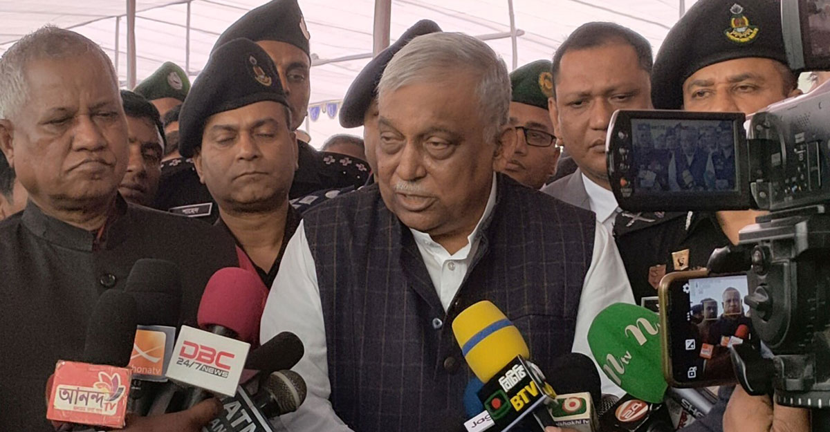 ‘প্রধানমন্ত্রী তাহাজ্জুদ পড়েন, কোরআন তেলাওয়াতে দিন শুরু করেন’