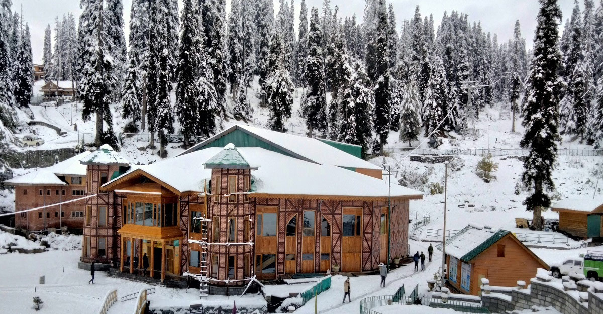 পাঁচ বছরে সর্বনিম্ন তাপমাত্রা, জমে গেছে কাশ্মির